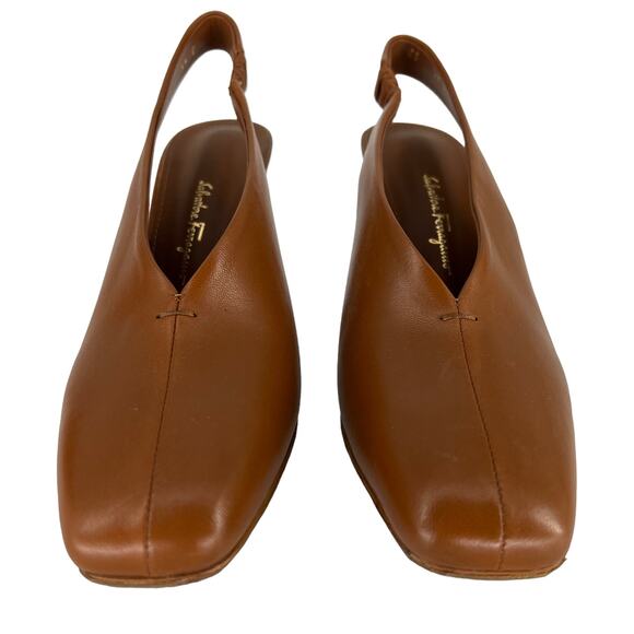 Salvatore Ferragamo Chunky-Heel Sloane 85MM Pumps - Picture 9 of 16